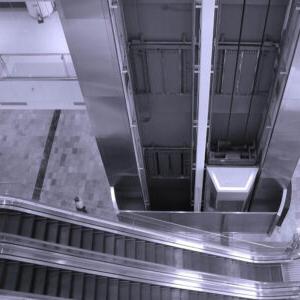 电梯和自动扶梯的图像.